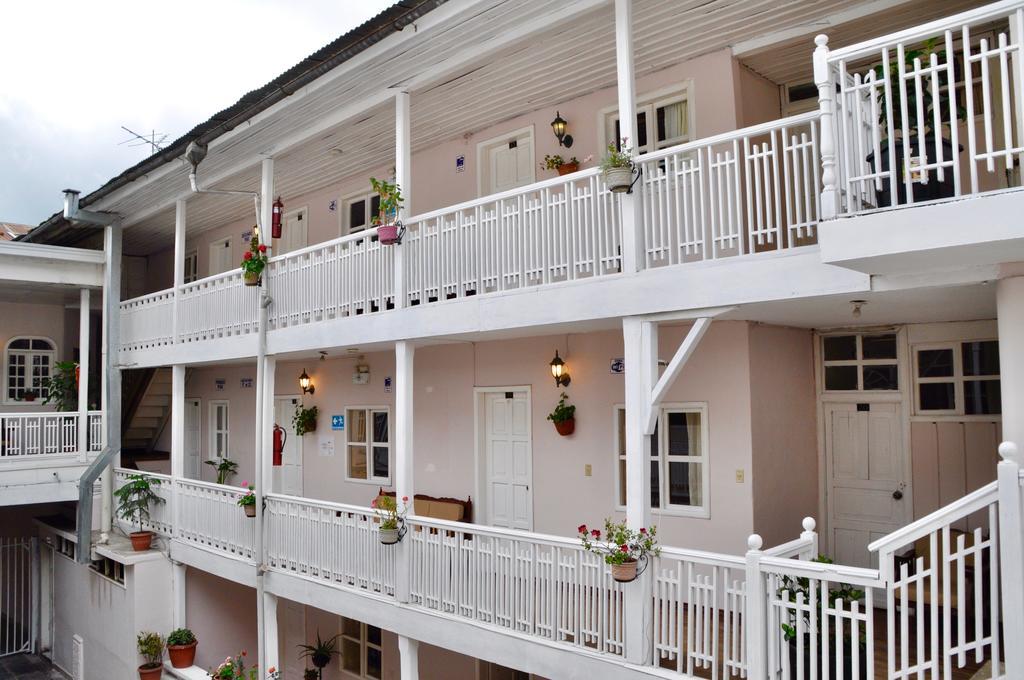Hotel Europa Алаусі Екстер'єр фото