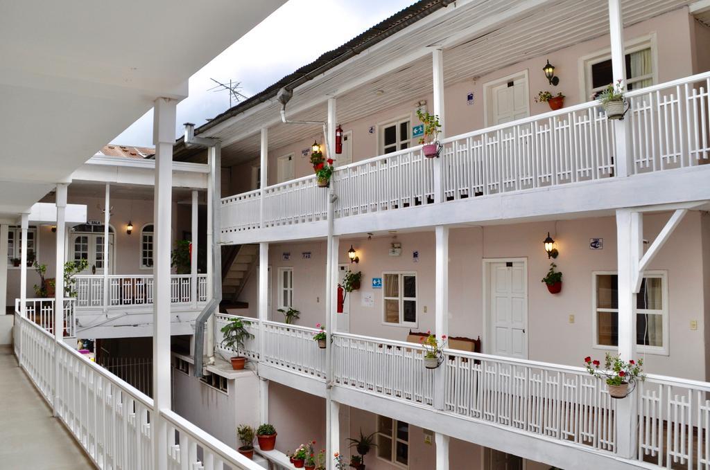 Hotel Europa Алаусі Екстер'єр фото