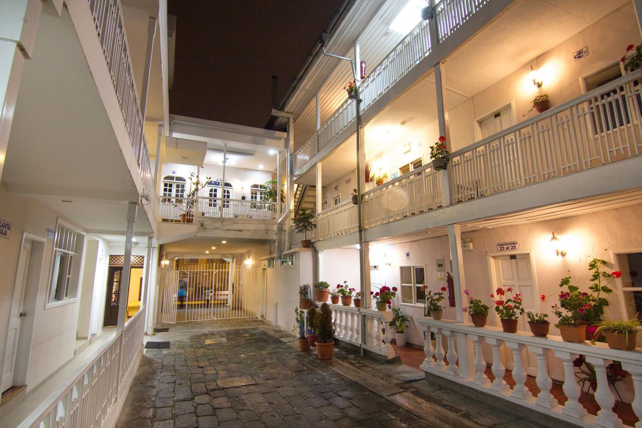 Hotel Europa Алаусі Екстер'єр фото