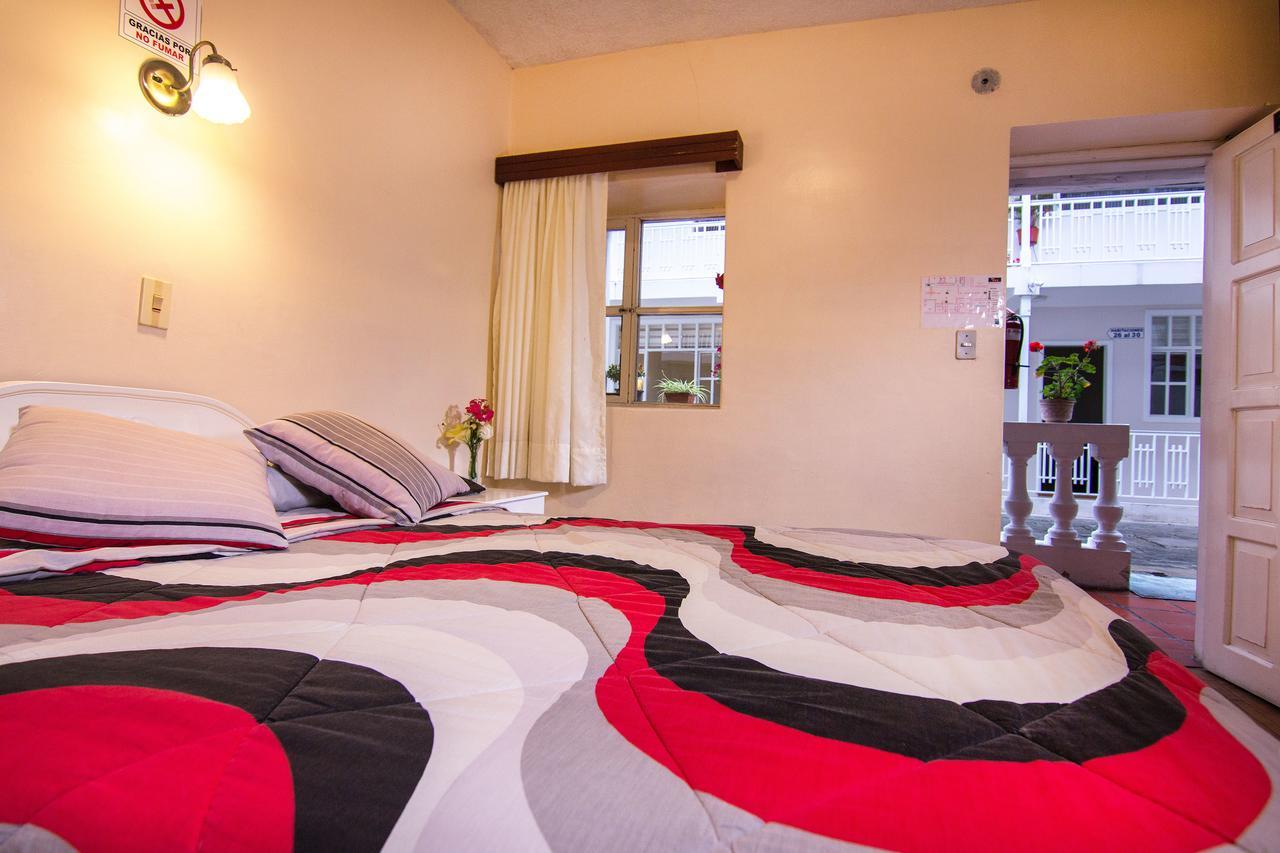 Hotel Europa Алаусі Екстер'єр фото