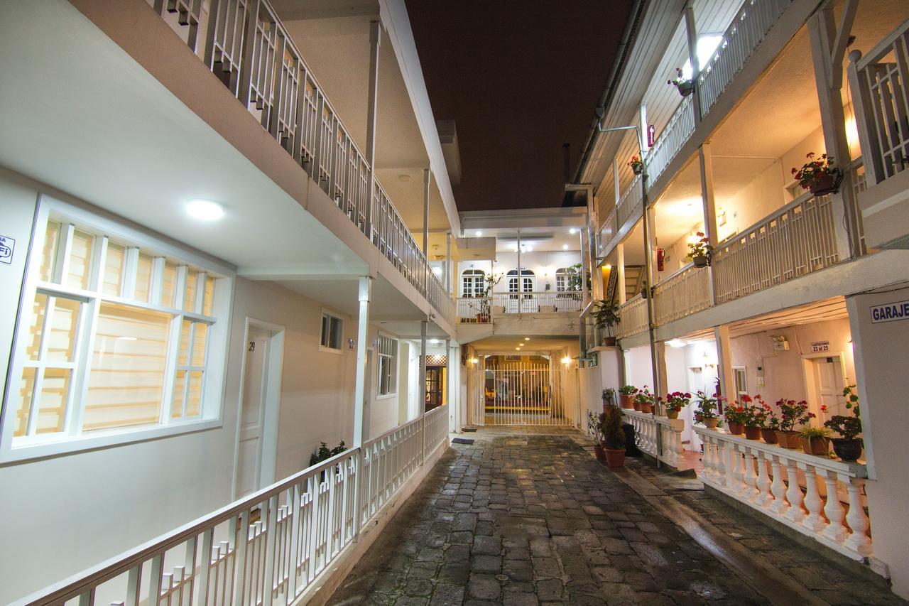 Hotel Europa Алаусі Екстер'єр фото