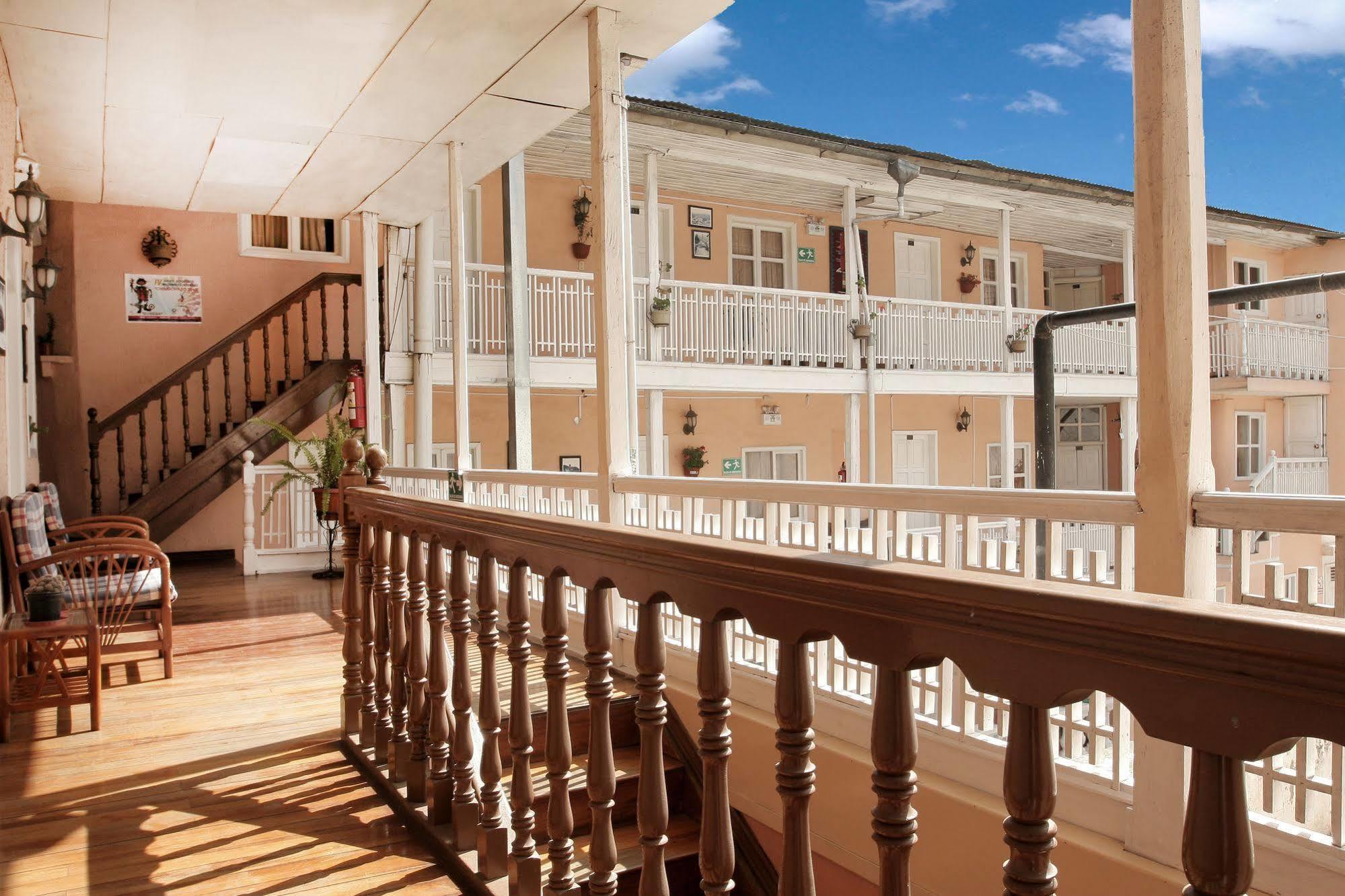 Hotel Europa Алаусі Екстер'єр фото