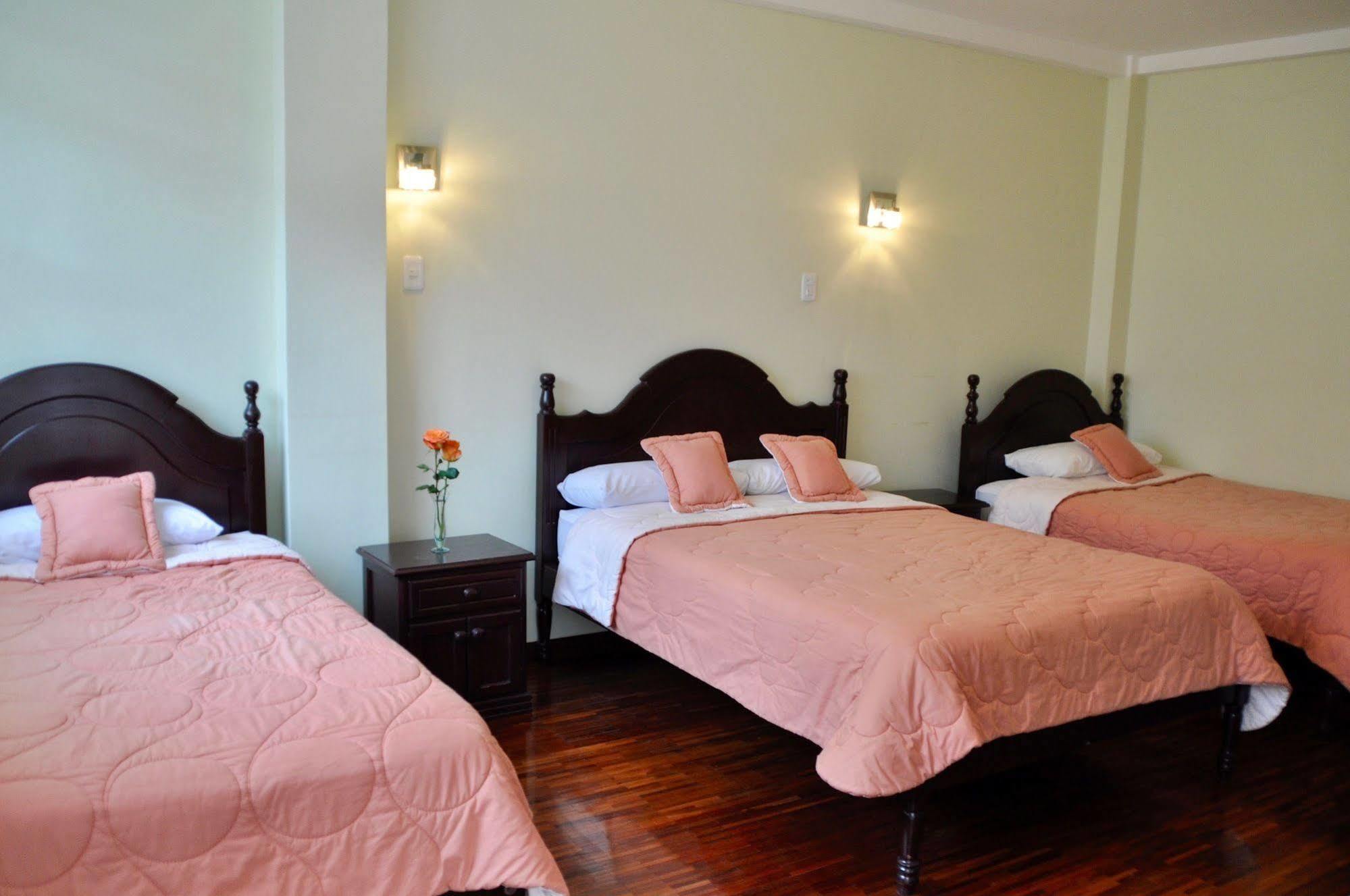 Hotel Europa Алаусі Екстер'єр фото